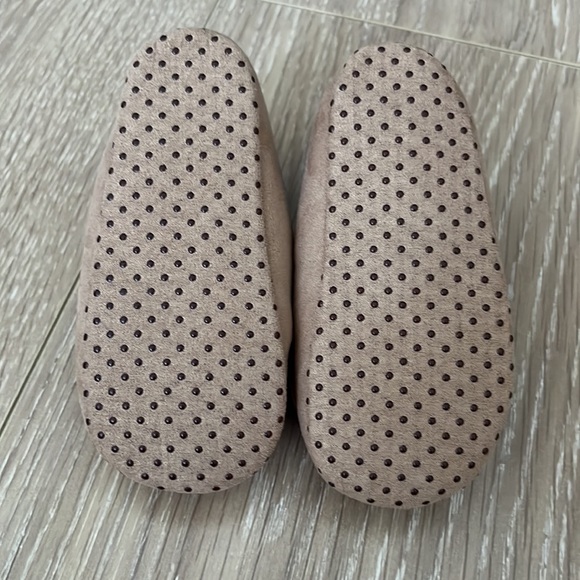 NEW Old Navy Dressy Tan Shoes with Soft Soles (18-24 mos) - Picture 6 of 7
